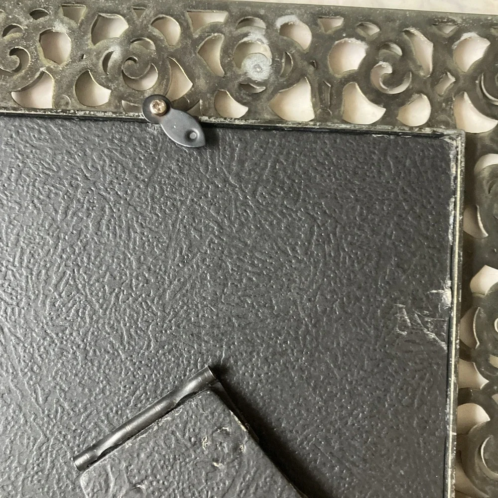 Ashleigh Manor Metal Picture Frame with An Openwork Rose‎ Border  5 X 7 no glass